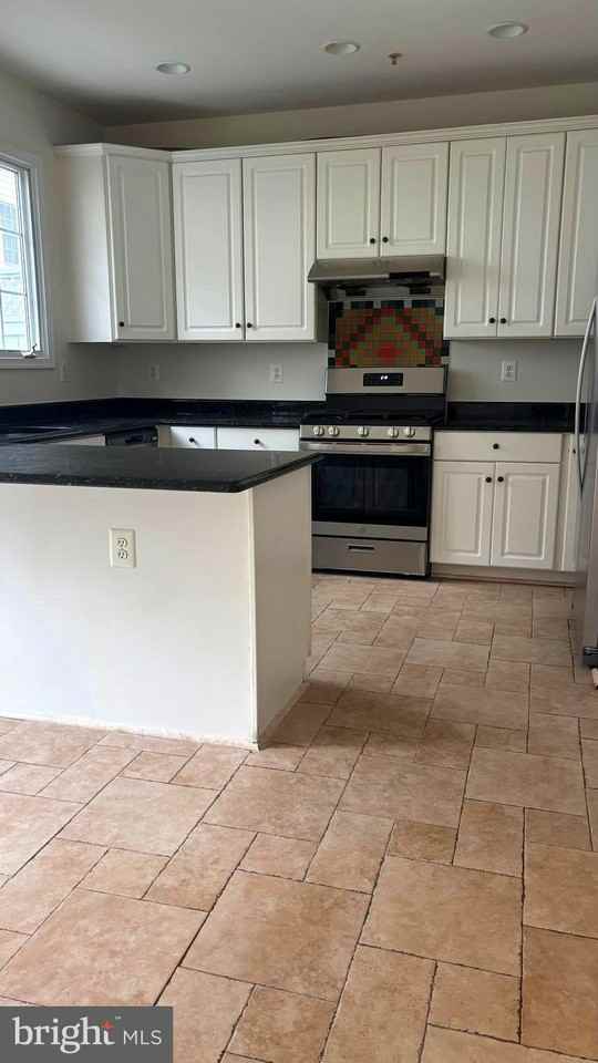 8894 Ashgrove House Ln - Photo 4 of 32
