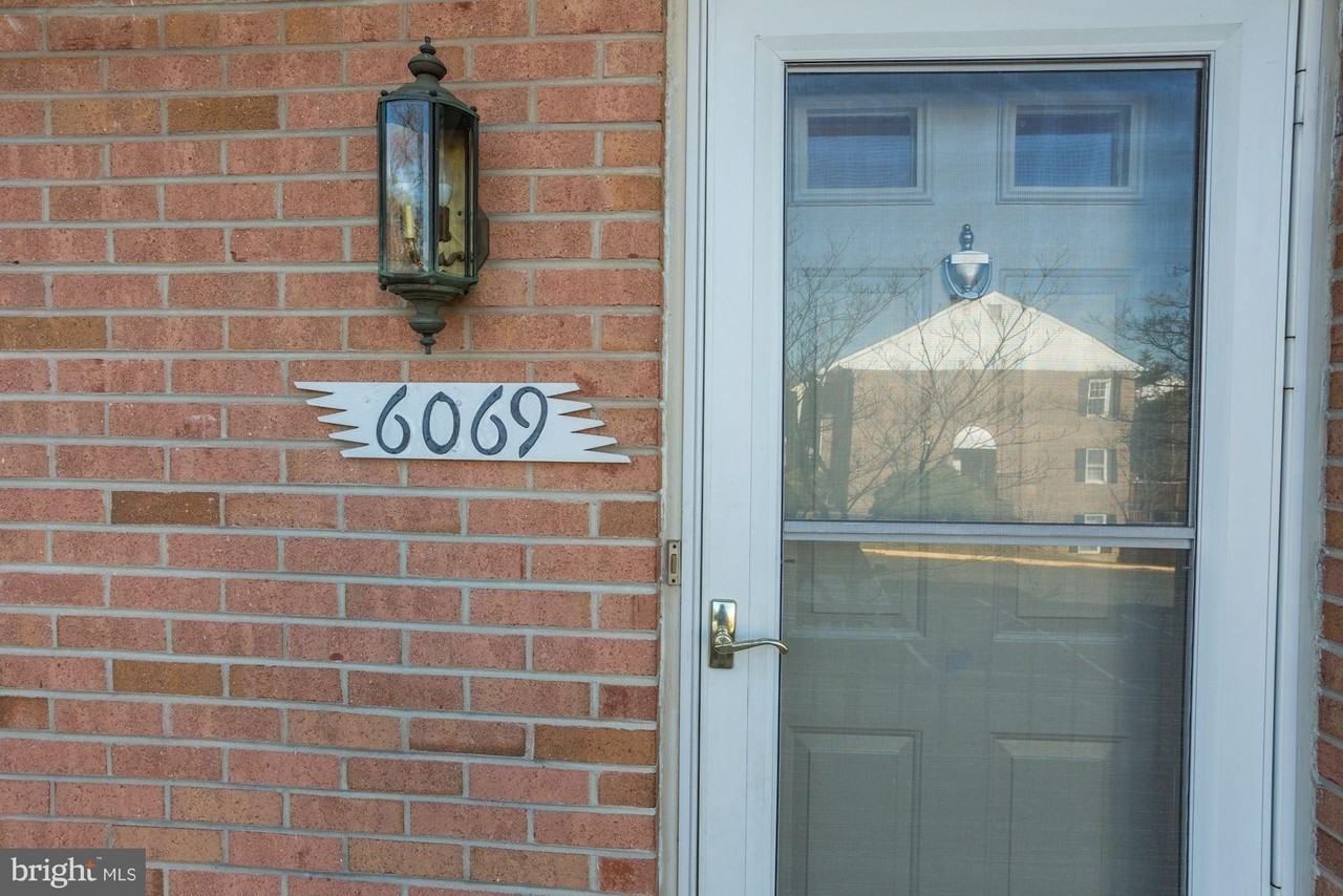 6069 Crown Royal Cir - Photo 2 of 29