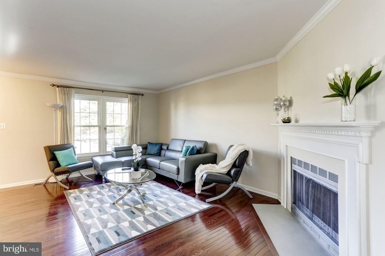 6069 Crown Royal Cir - Photo 4 of 29