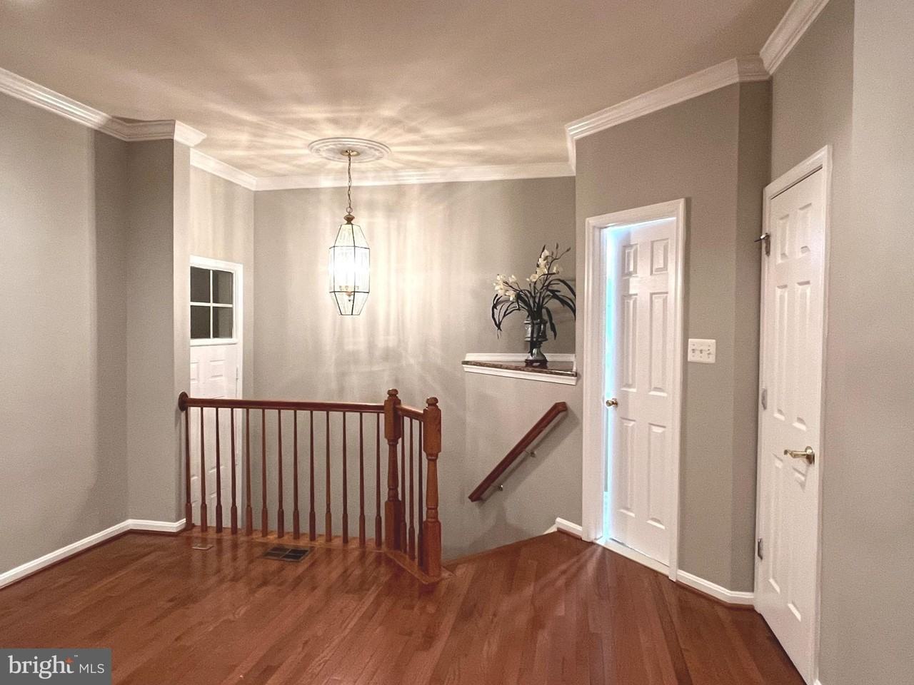 21831 Ladyslipper Sq - Photo 4 of 48
