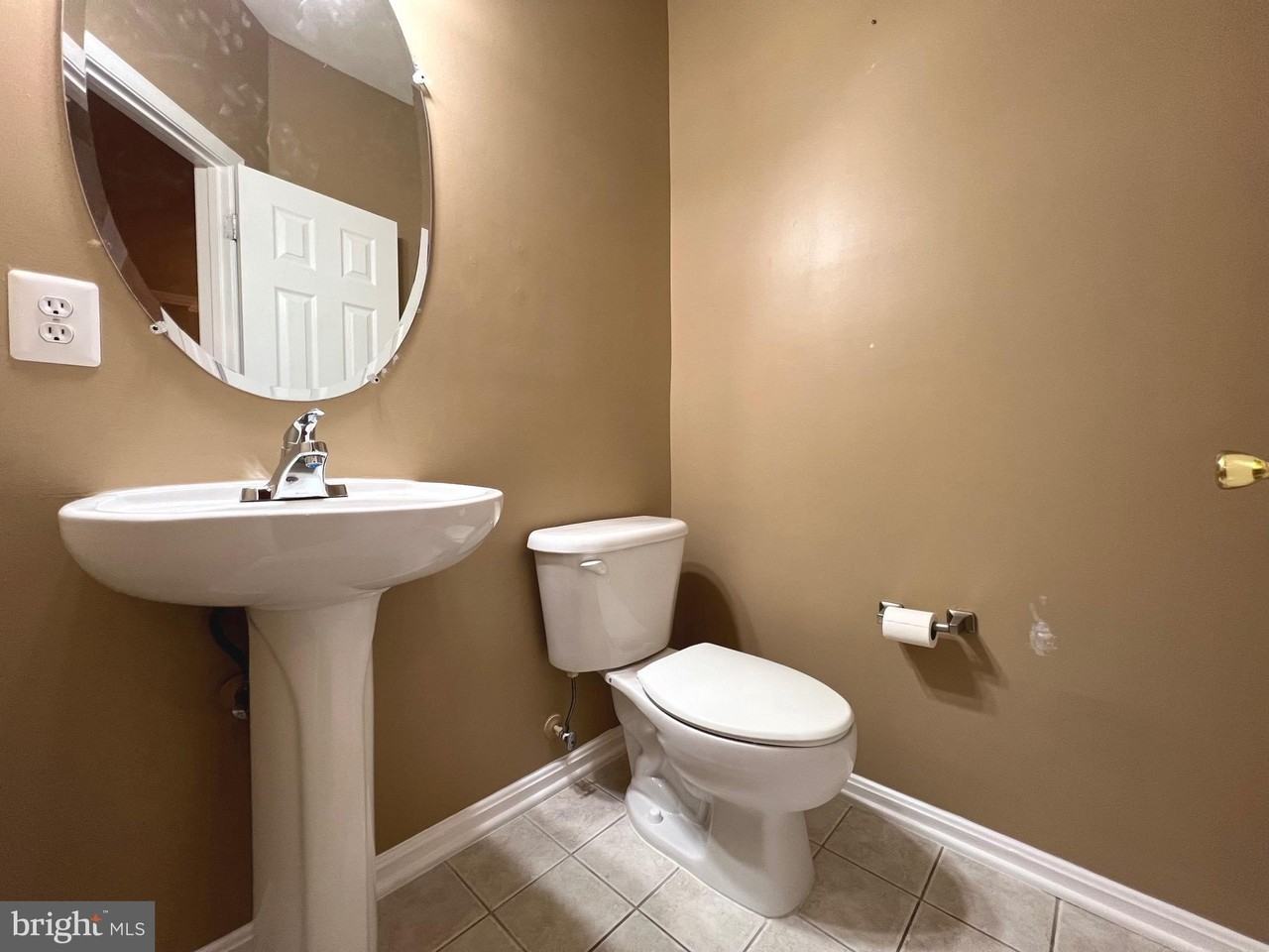 21831 Ladyslipper Sq - Photo 5 of 48