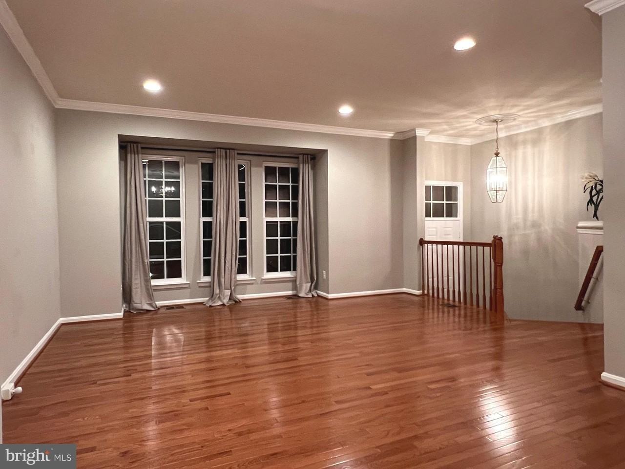 21831 Ladyslipper Sq - Photo 6 of 48