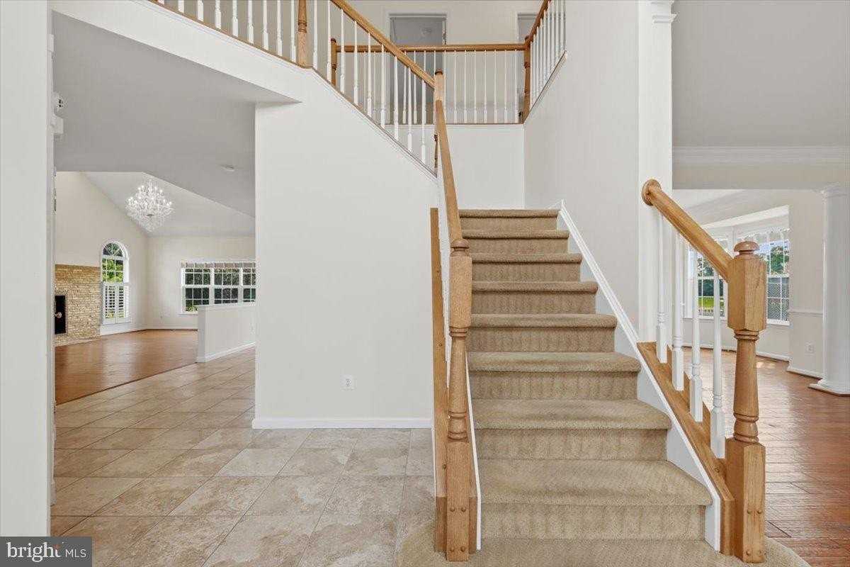 20242 Hidden Creek Ct - Photo 4 of 50