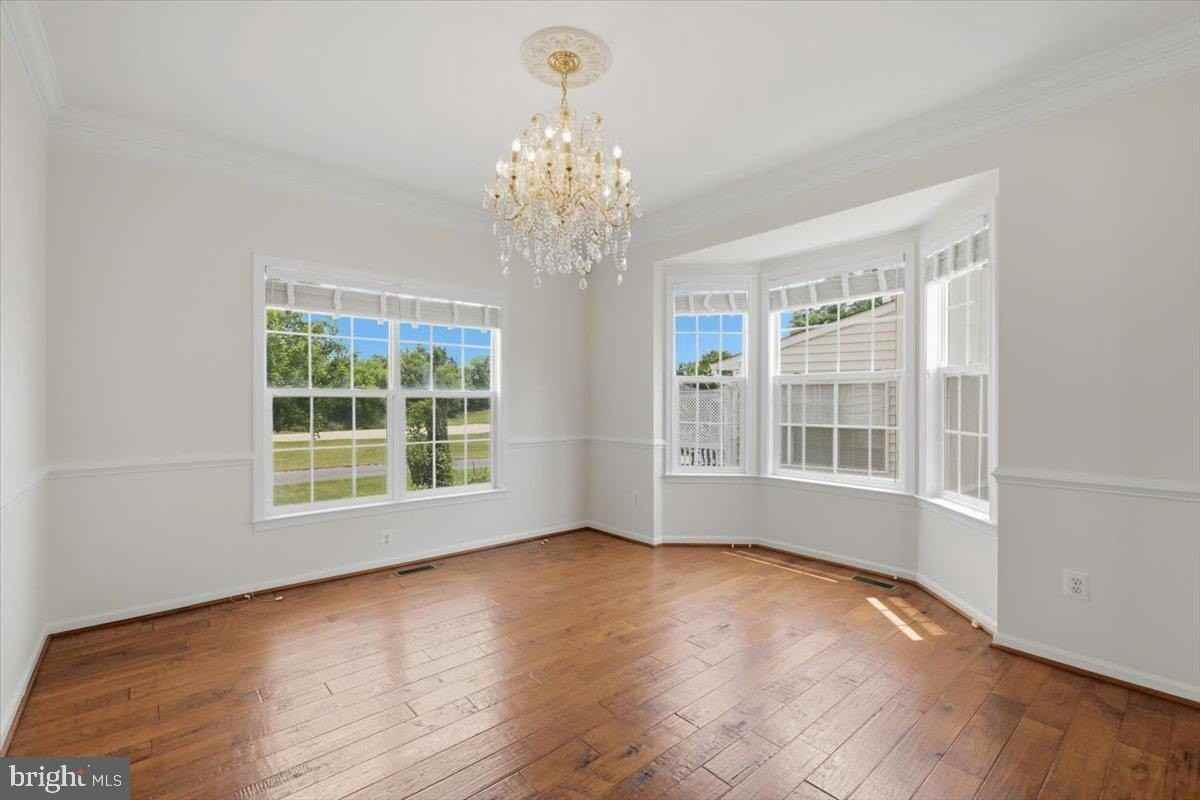 20242 Hidden Creek Ct - Photo 7 of 50