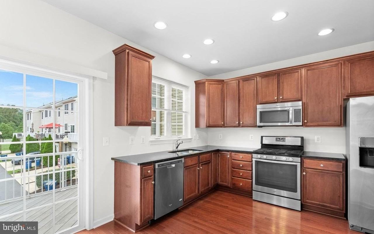 42814 Eggleston Ter - Photo 3 of 8