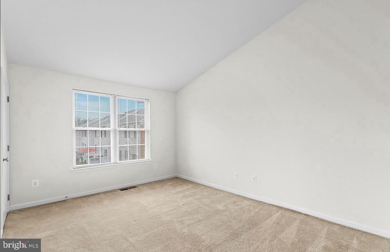 42814 Eggleston Ter - Photo 4 of 8