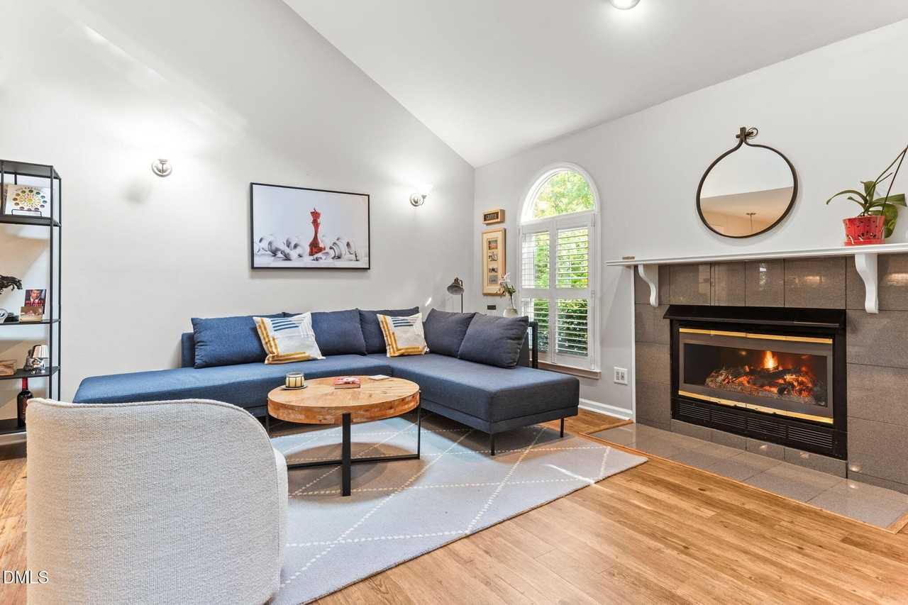 69 Margaret Pl - Photo 4 of 50