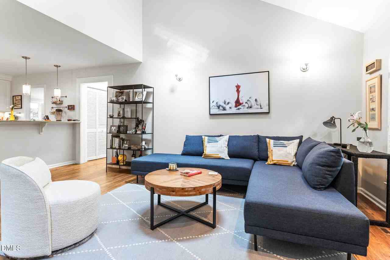 69 Margaret Pl - Photo 5 of 50