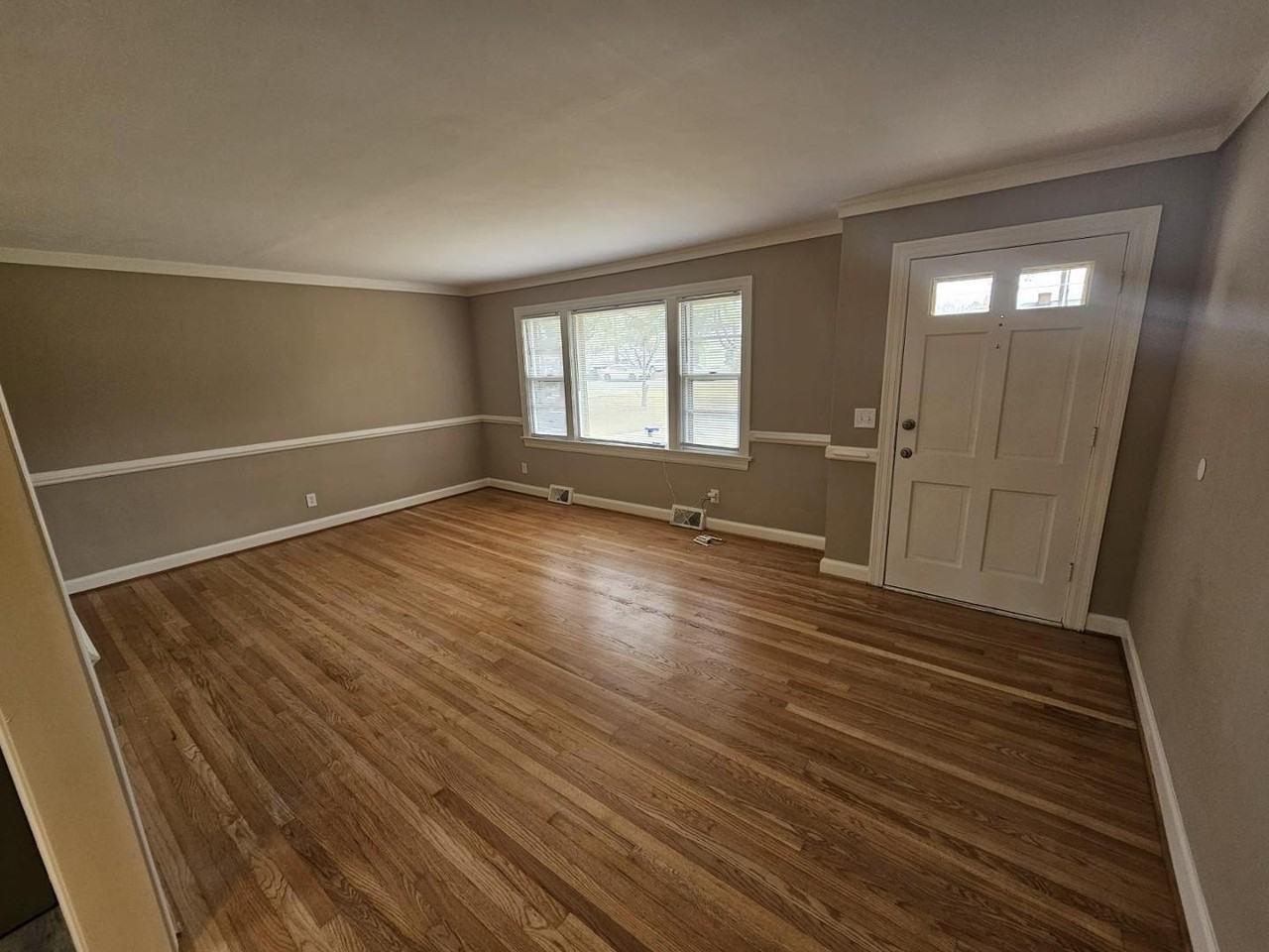 112 Timberlane Dr - Photo 2 of 19