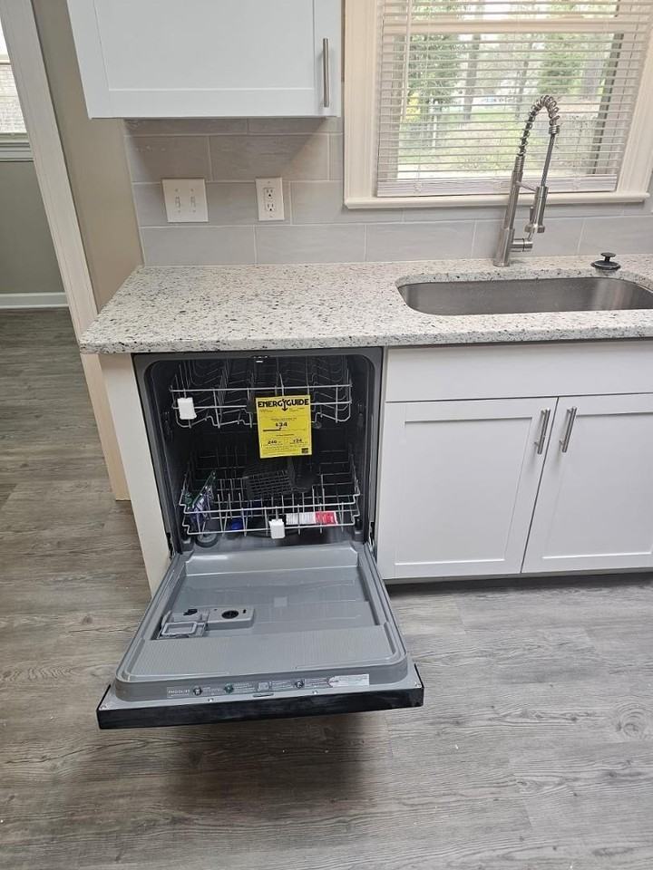 112 Timberlane Dr - Photo 6 of 19