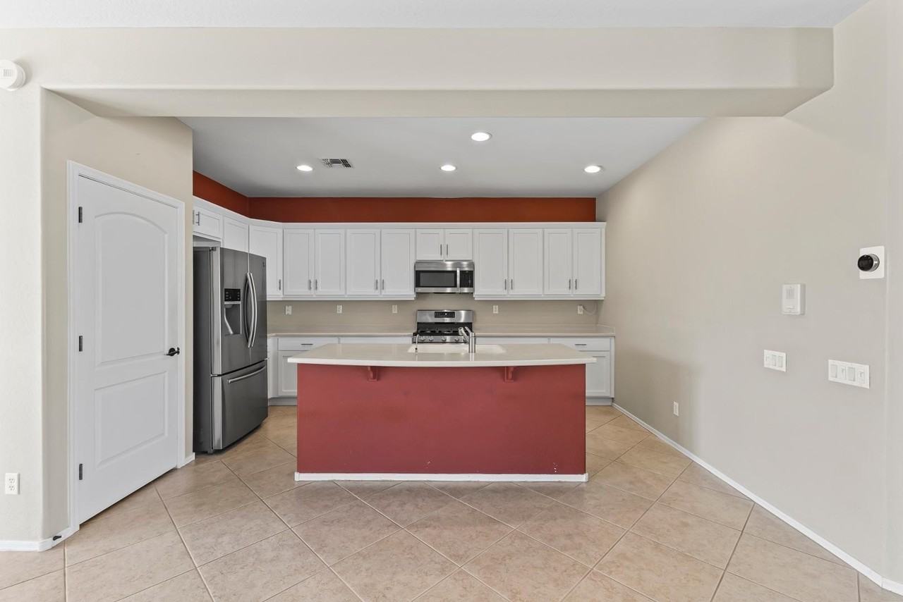 12911 W Rincon Dr - Photo 5 of 28