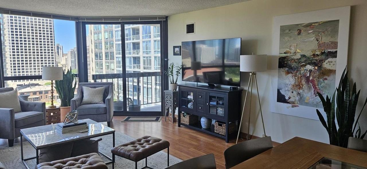 33 W Delaware Pl #15H - Photo 3 of 12