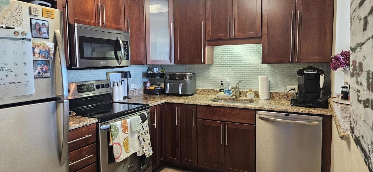 33 W Delaware Pl #15H - Photo 6 of 12