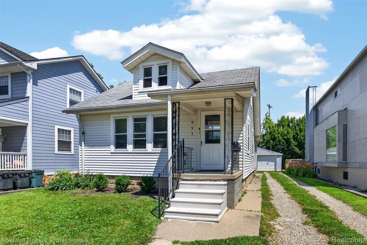 991 Humphrey Ave