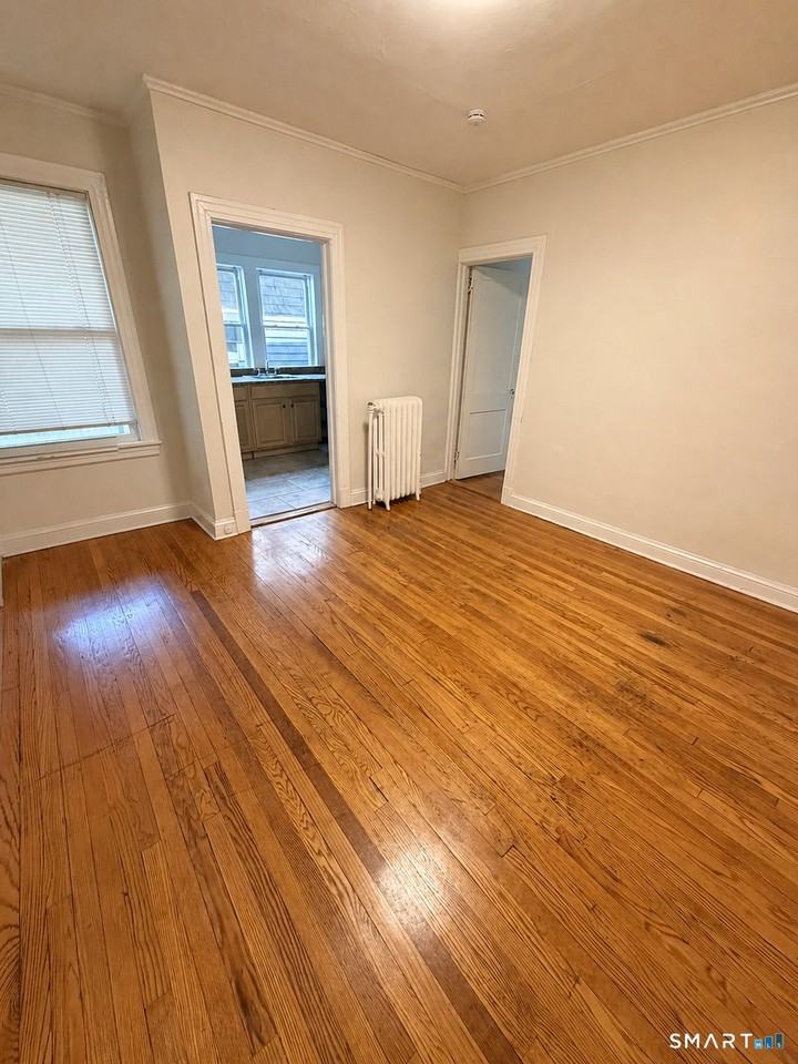 28 Whitney St - Photo 6 of 11