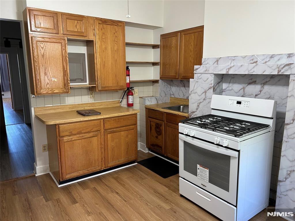 139 Johnston Ave ##3 - Photo 6 of 12