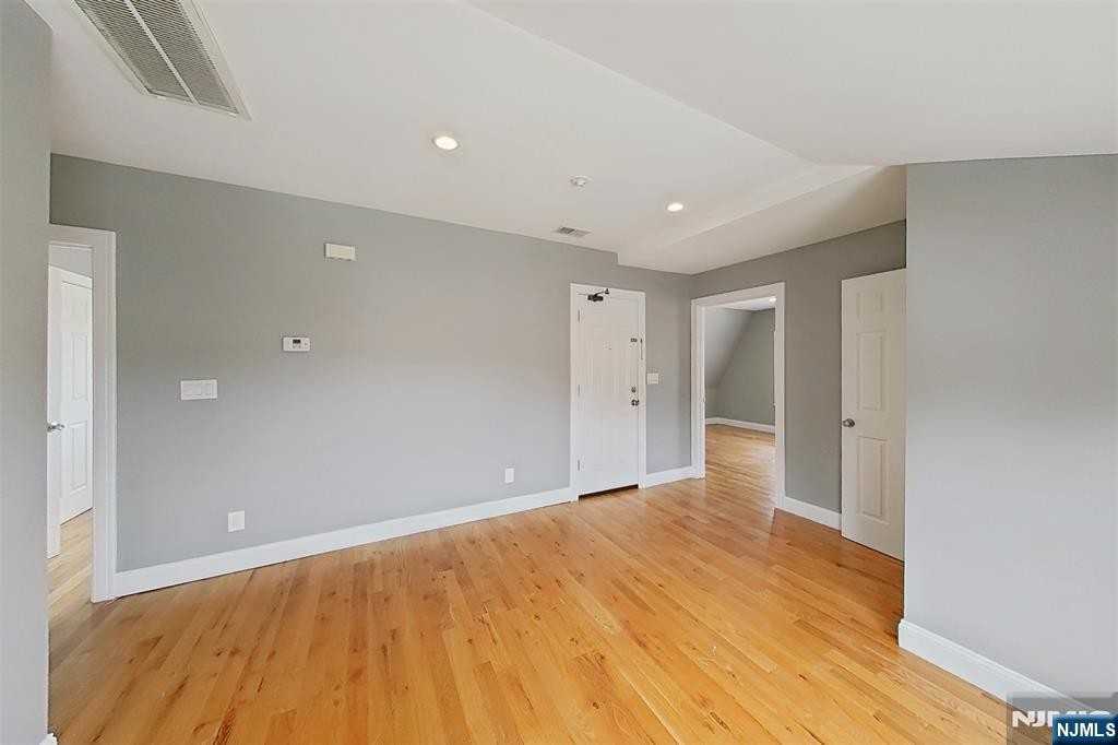 43 Melrose Ave ##3 - Photo 5 of 20