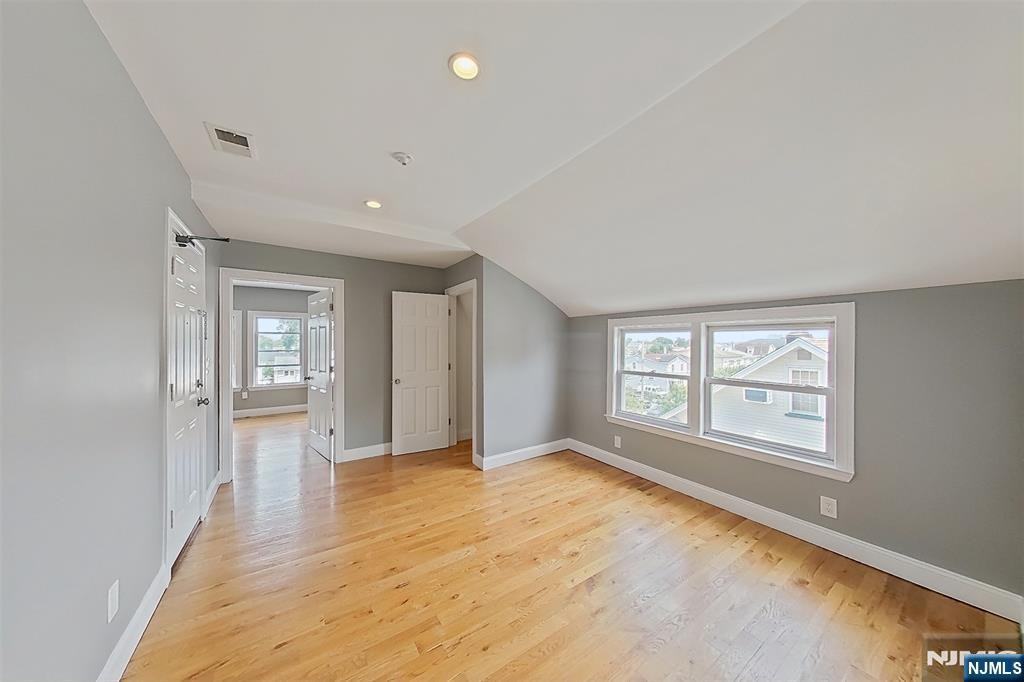 43 Melrose Ave ##3 - Photo 6 of 20