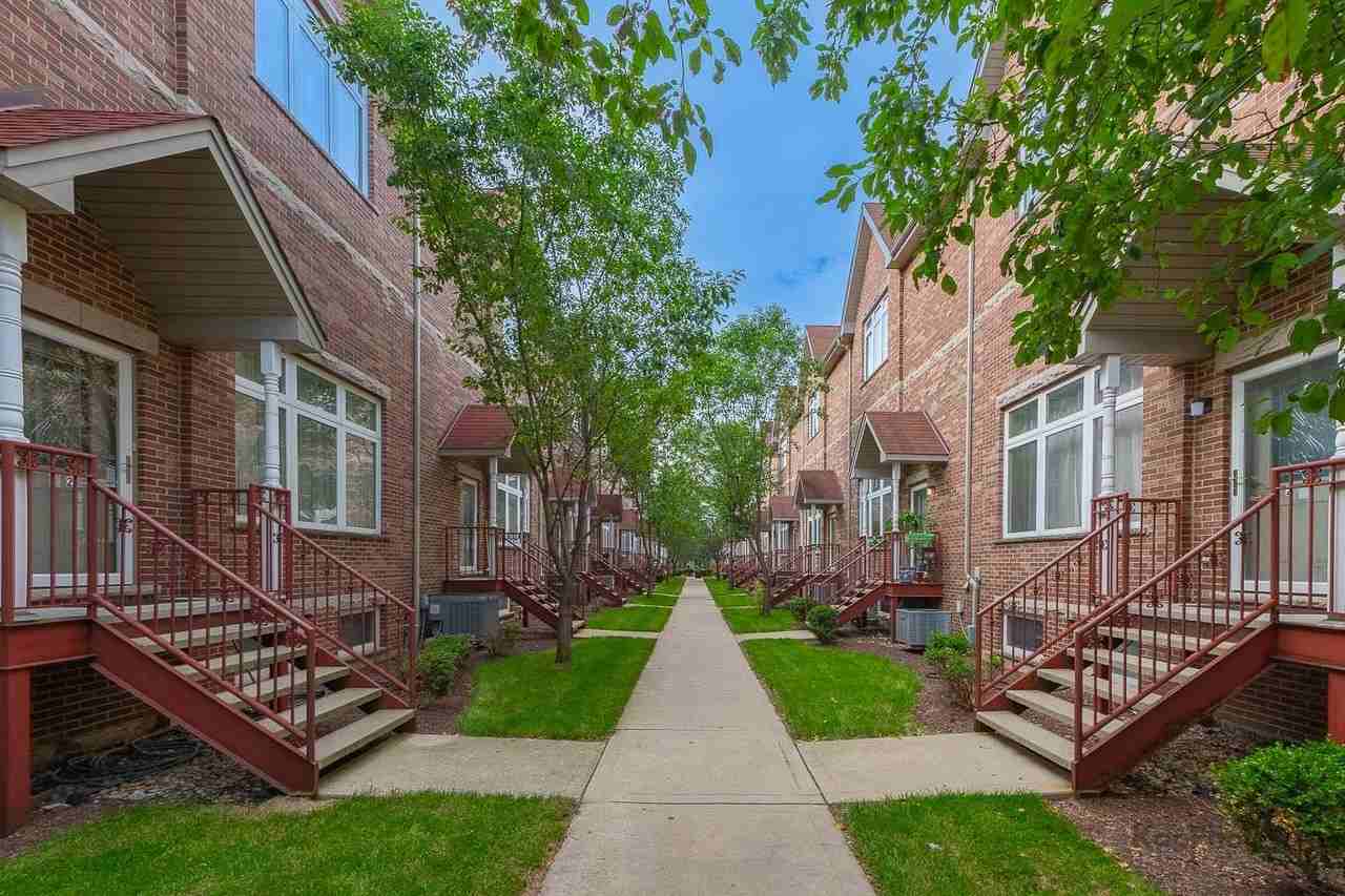 3607 W 53rd St - Photo 2 of 27