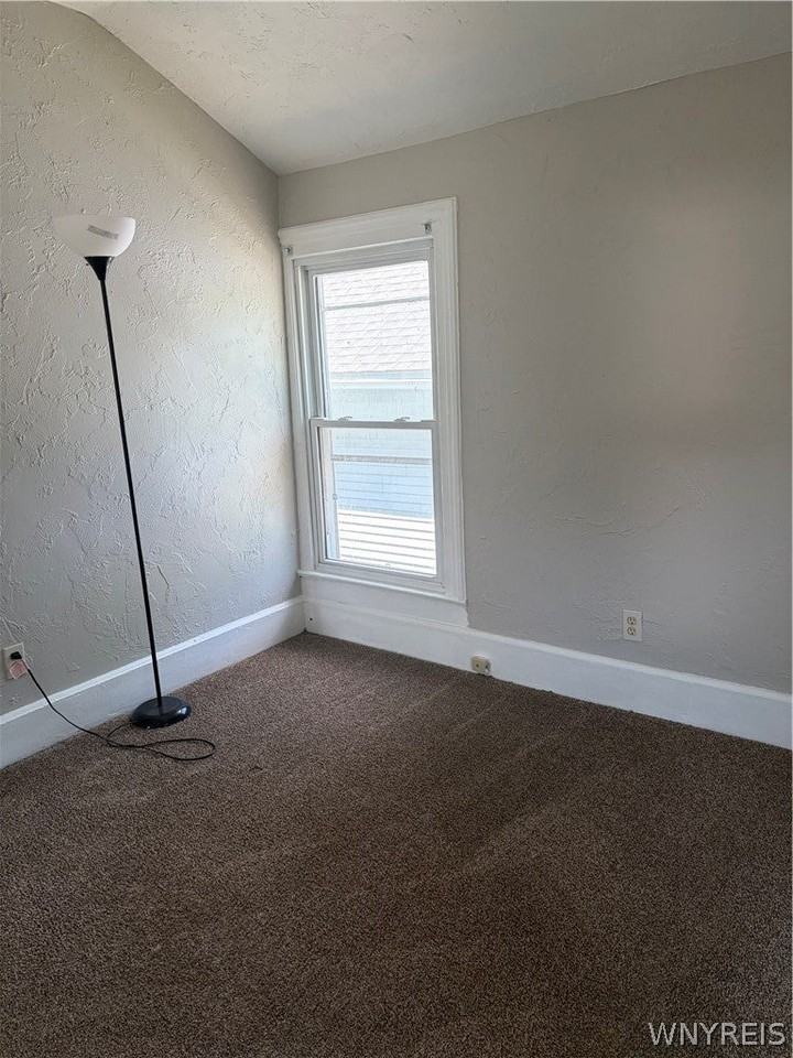 4 Mccue Ave - Photo 7 of 9