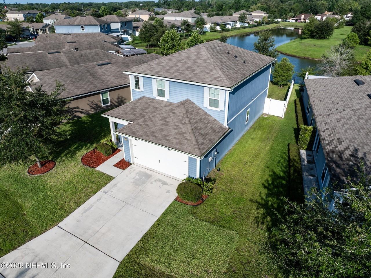 8279 Meadow Walk Ln - Photo 4 of 40