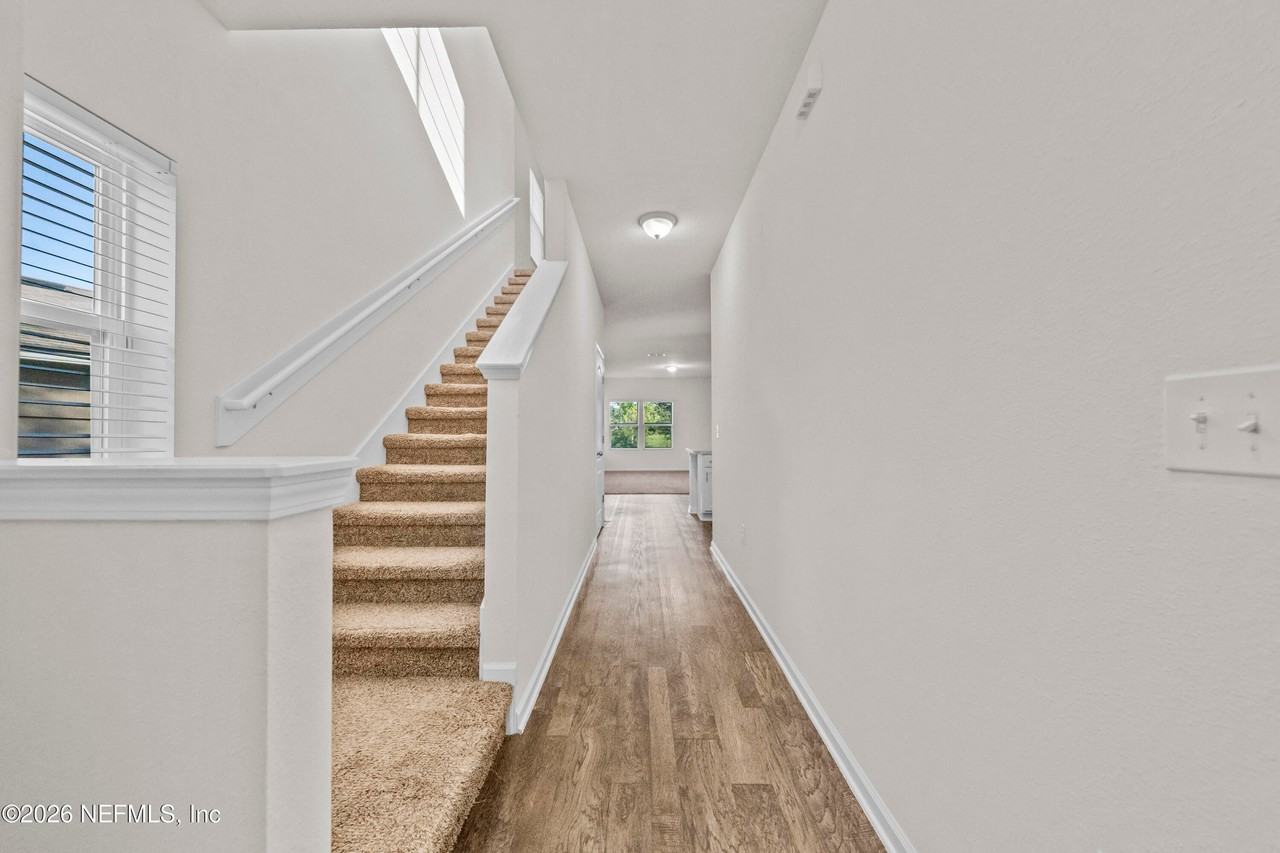 8279 Meadow Walk Ln - Photo 5 of 40