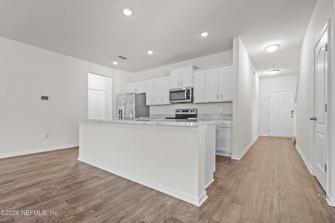 8279 Meadow Walk Ln - Photo 6 of 40