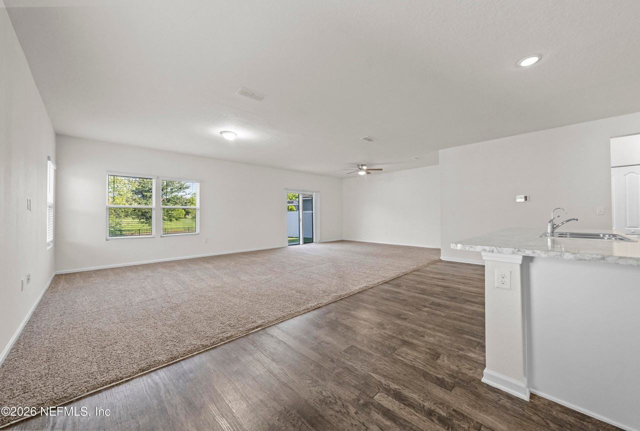 8279 Meadow Walk Ln - Photo 7 of 40