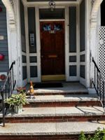 featured image of 914 E Broadway
