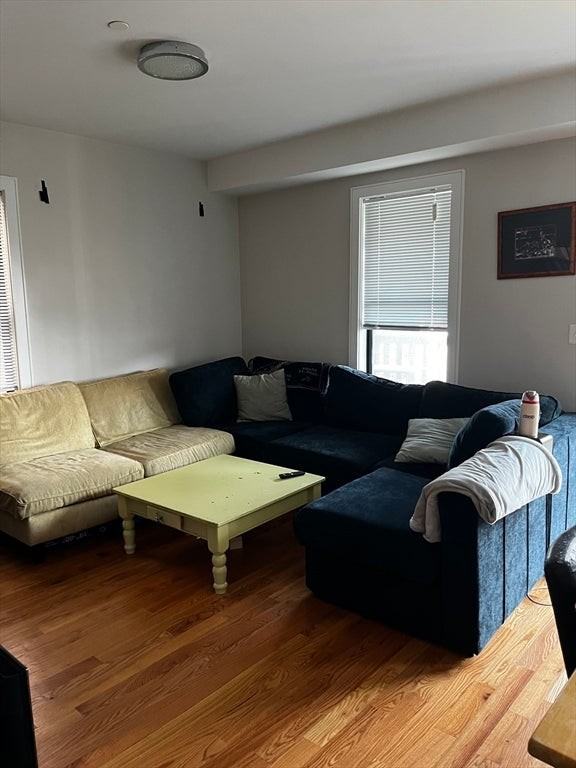 914 E Broadway - Photo 7 of 15