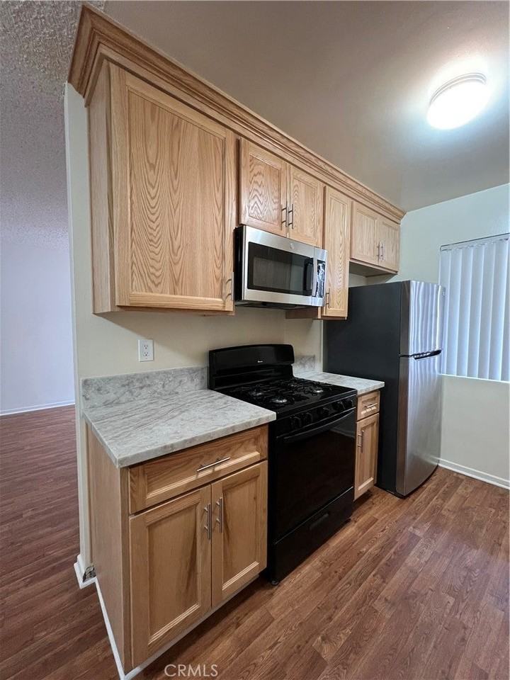 535 E Hazel St - Photo 5 of 11