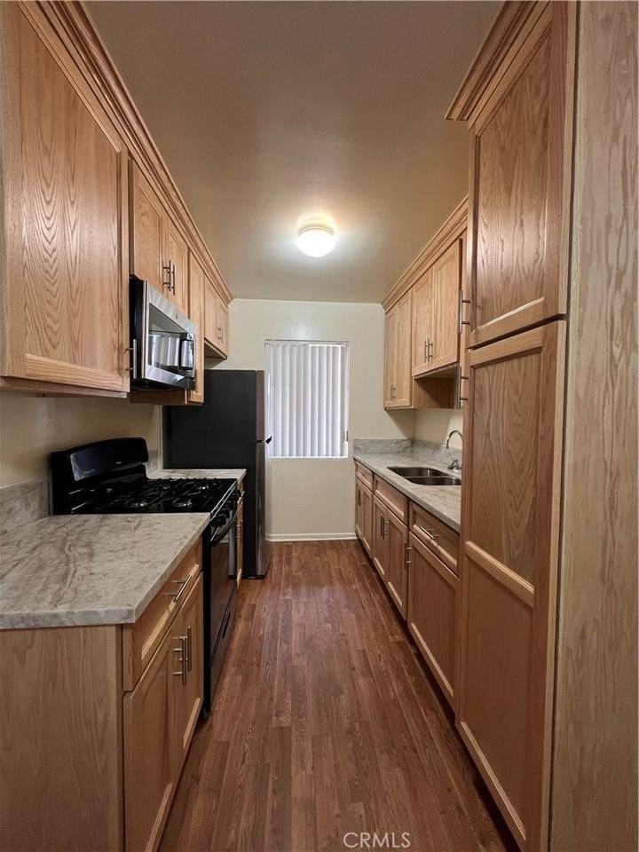 535 E Hazel St - Photo 7 of 11