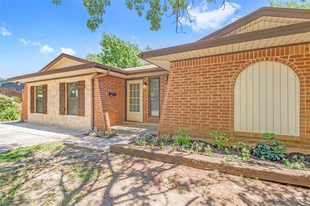1037 Mobile Cir - Photo 2 of 26