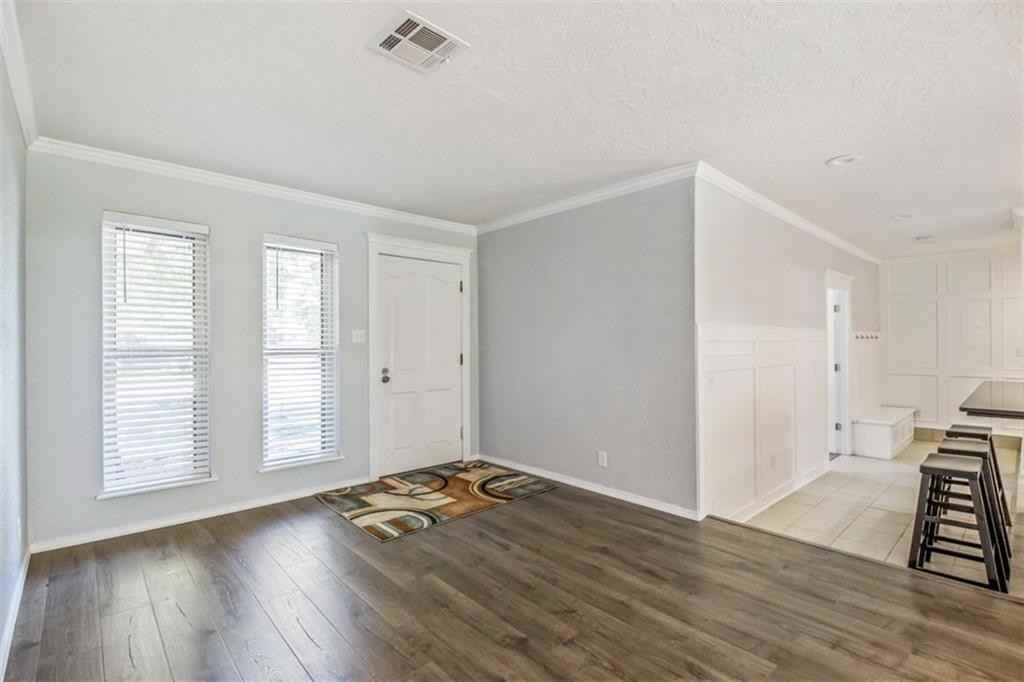 1037 Mobile Cir - Photo 3 of 26