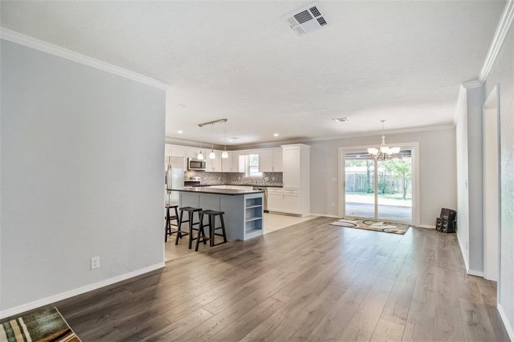 1037 Mobile Cir - Photo 4 of 26