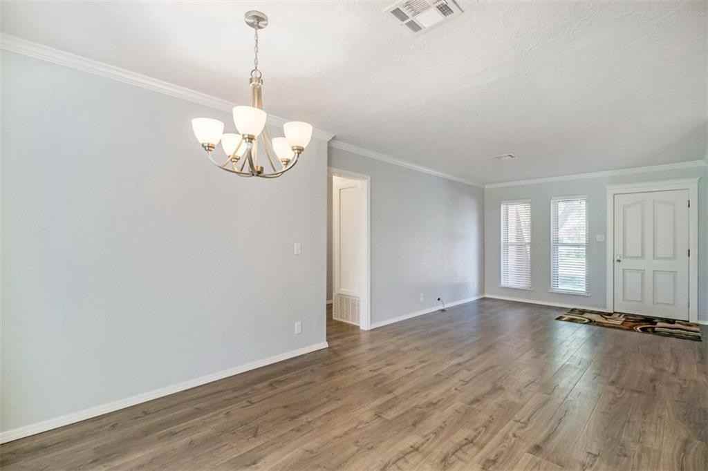 1037 Mobile Cir - Photo 6 of 26