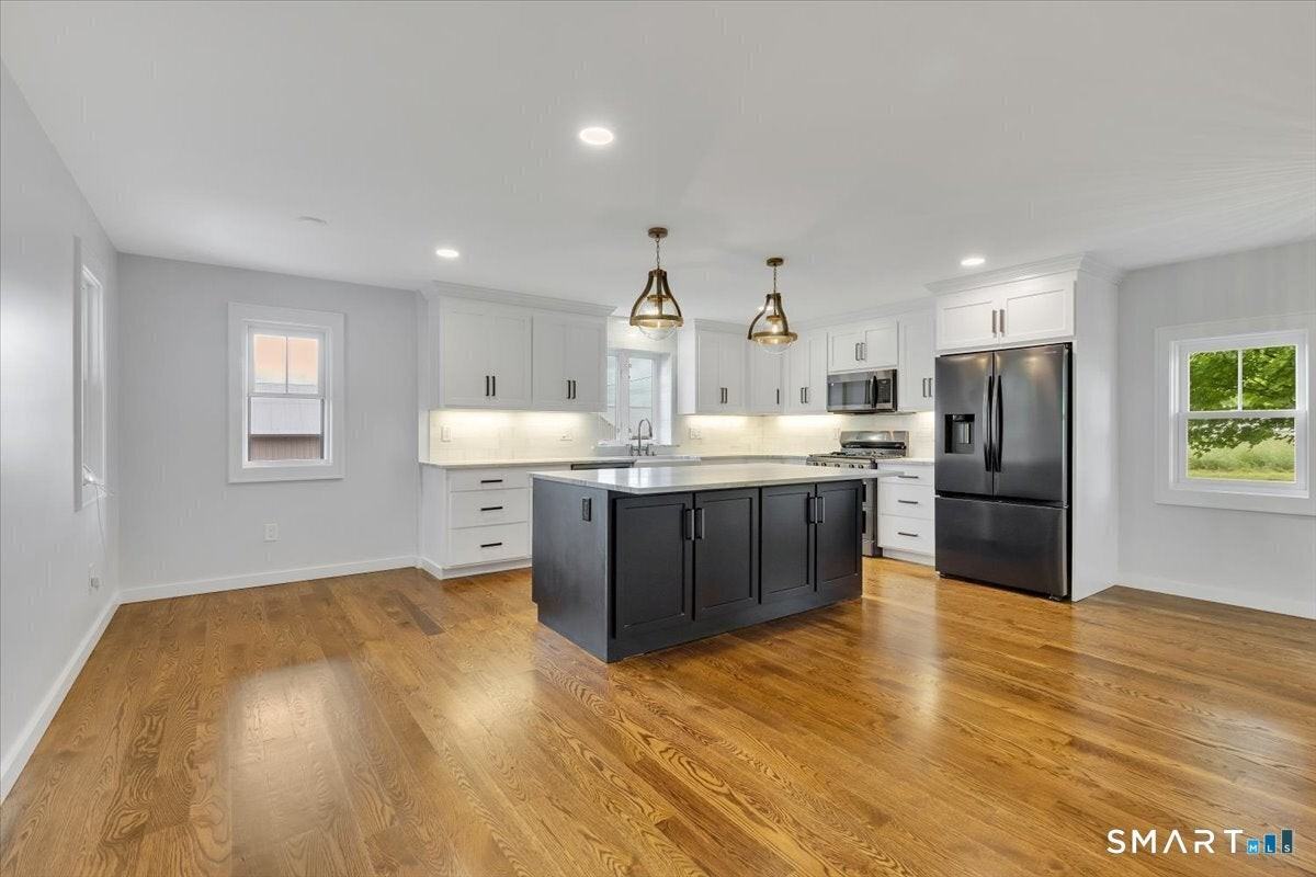 183 Bailey St - Photo 4 of 36