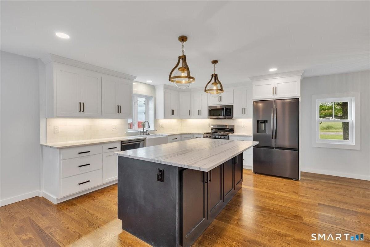 183 Bailey St - Photo 5 of 36