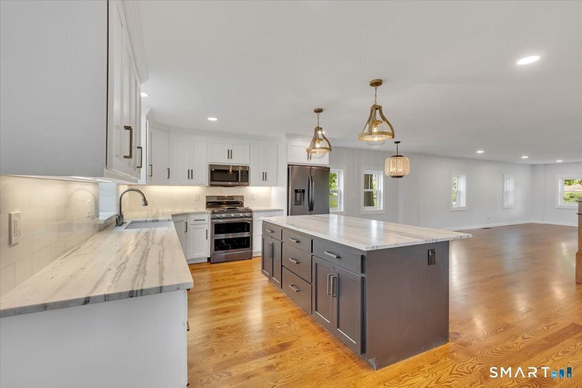 183 Bailey St - Photo 6 of 36