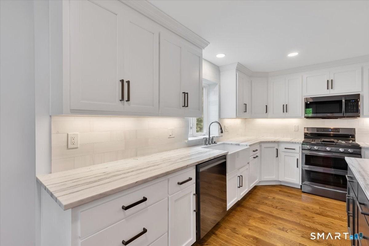 183 Bailey St - Photo 7 of 36