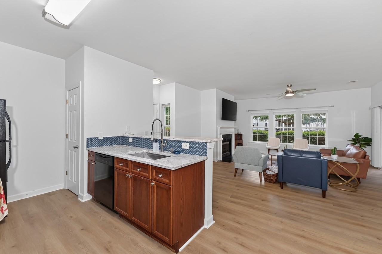 1201 Grove Park Dr - Photo 4 of 22