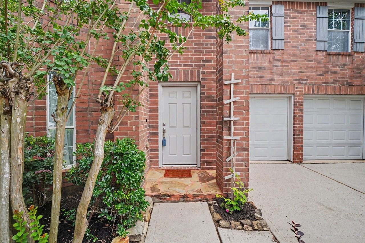 25338 Barmby Dr - Photo 3 of 30