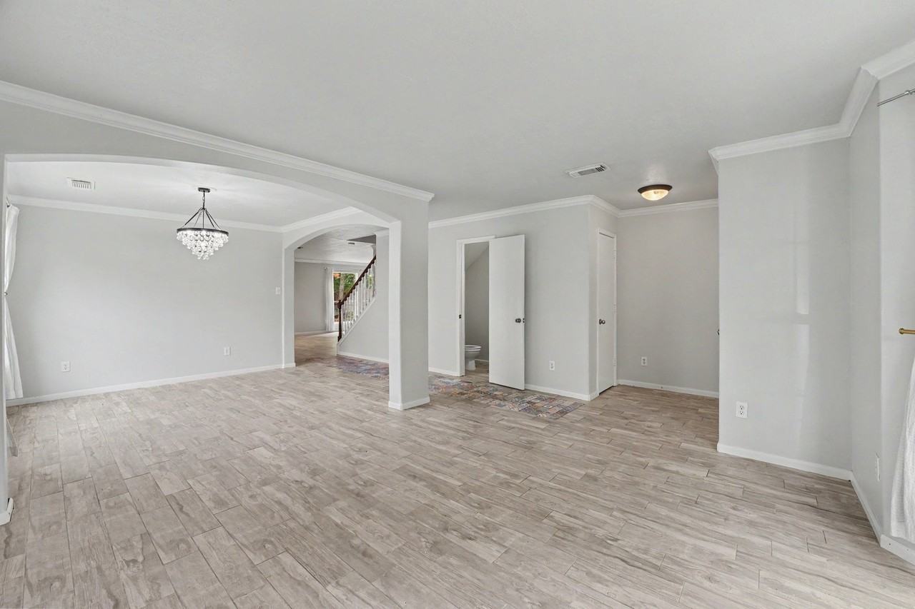 25338 Barmby Dr - Photo 5 of 30