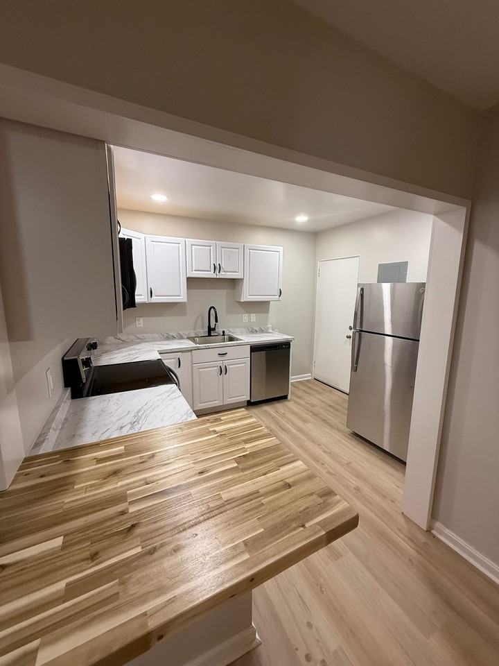 627 Shady Lane Dr - Photo 2 of 11