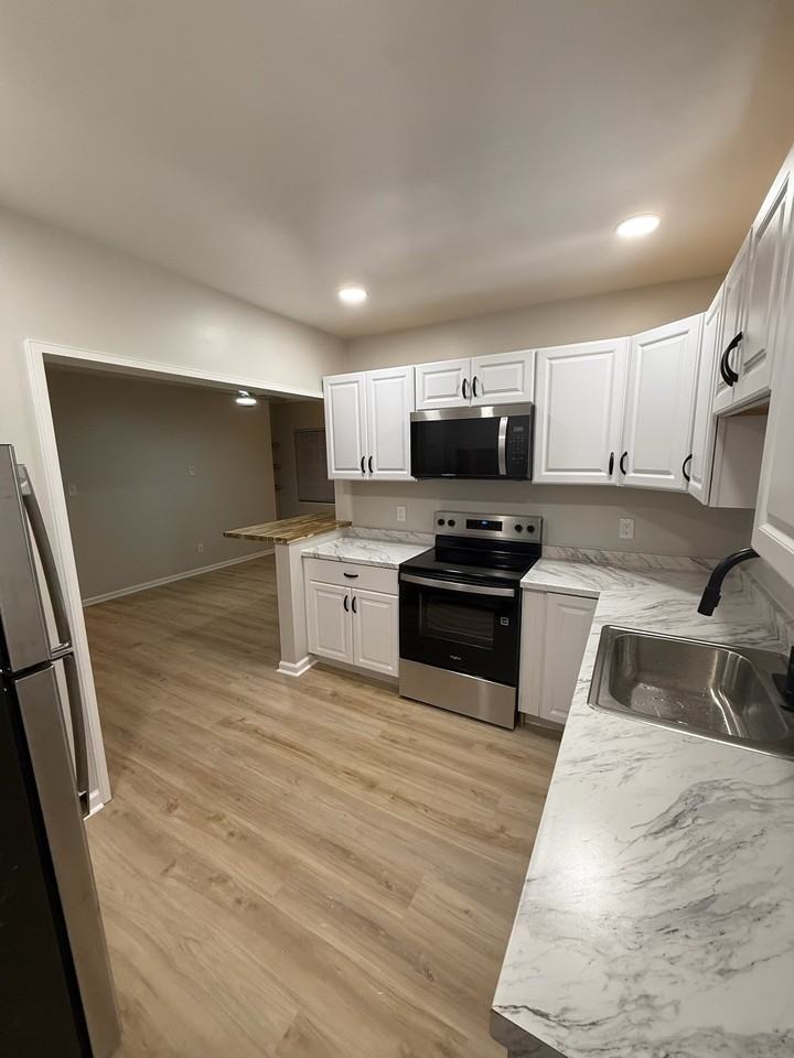 627 Shady Lane Dr - Photo 3 of 11