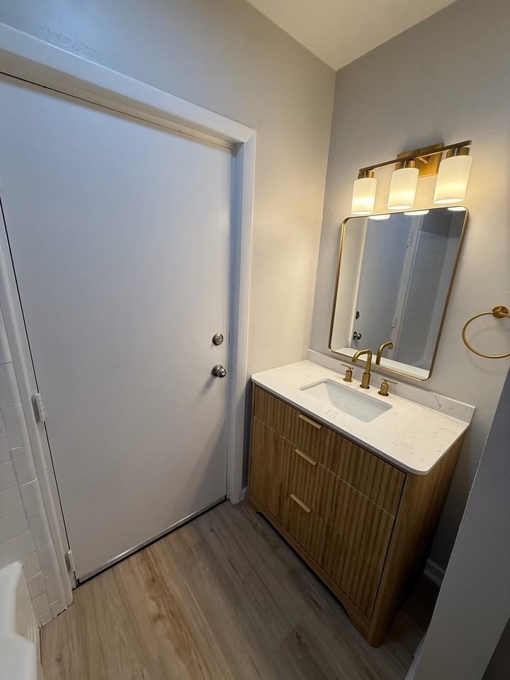 627 Shady Lane Dr - Photo 4 of 11