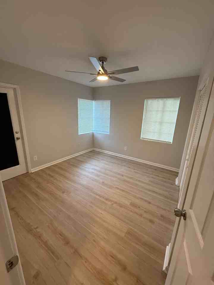 627 Shady Lane Dr - Photo 6 of 11