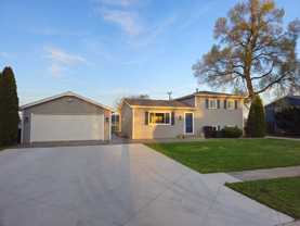 561 Eastwood Dr - Photo 1 of 1
