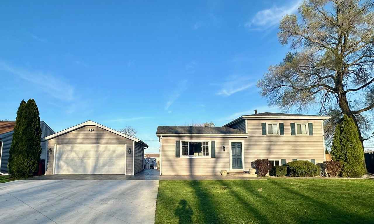 561 Eastwood Dr - Photo 2 of 25