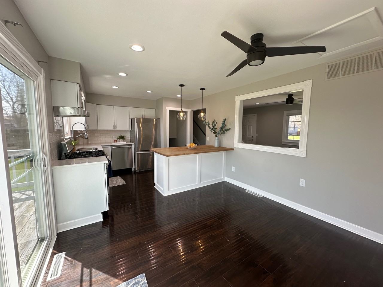 561 Eastwood Dr - Photo 4 of 25